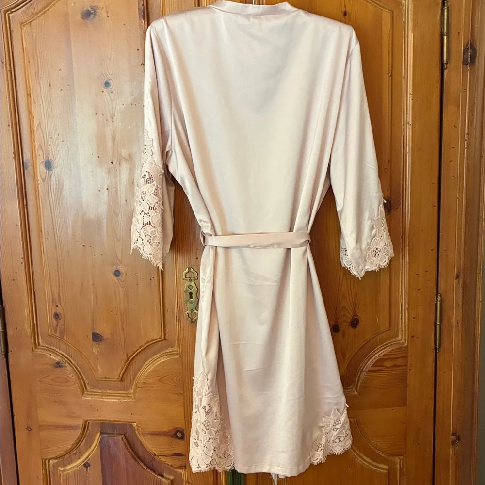 Le Rose Robe - Picture 6 of 8